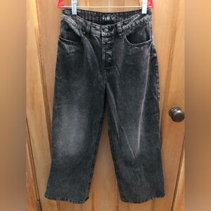 Baggy faded black jeans with pockets and five front buttons.  (Size US : 26)